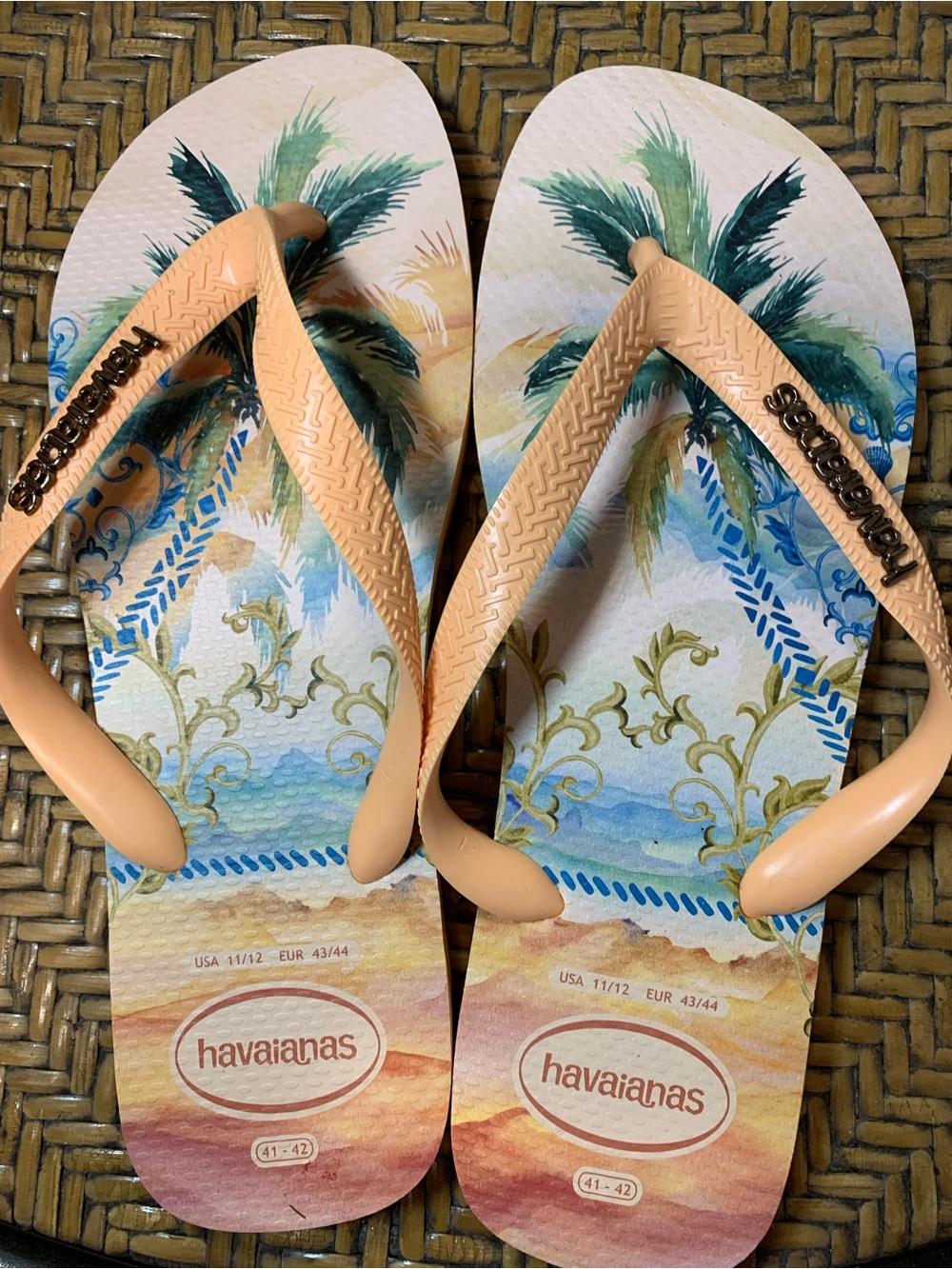 Havaianas Palm & Beach Print Flip Flops - Peach Straps, Size 41-42 (US 11/12)